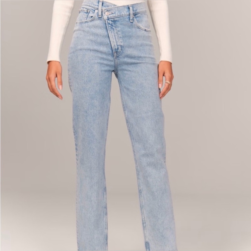 NWT!! Abercrombie & Fitch 90s straight ultra high rise long.